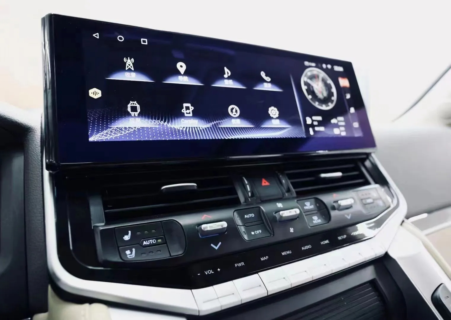 Moderniz&aacute;cia interi&eacute;rov&eacute;ho pr&iacute;slušenstva Toyota Land Cruiser LC200 na LC300 