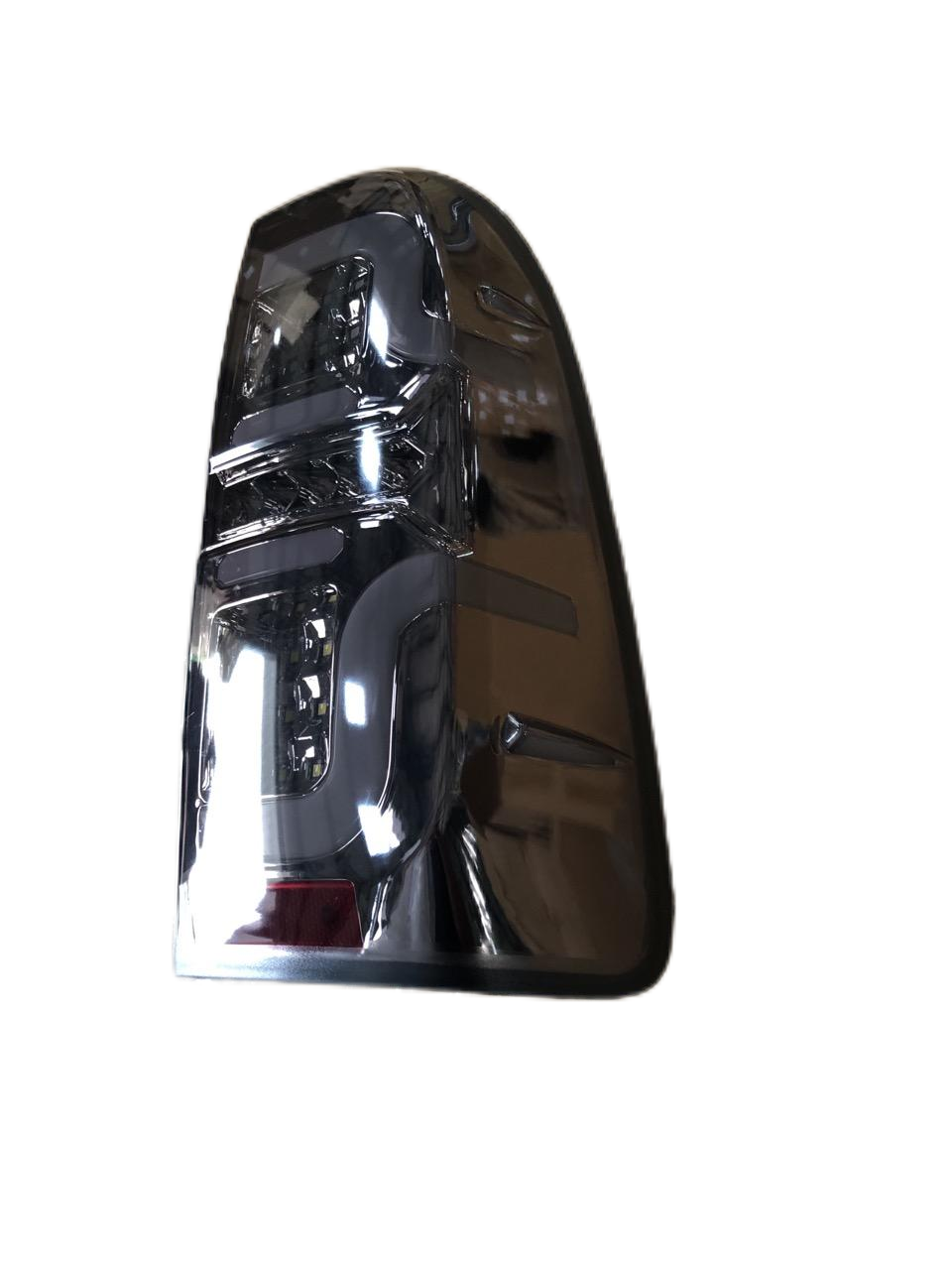 Toyota Hilux Vigo / Vigo Champ 12-15 / Lampu Belakang Full LED dengan Desain Light Bar 