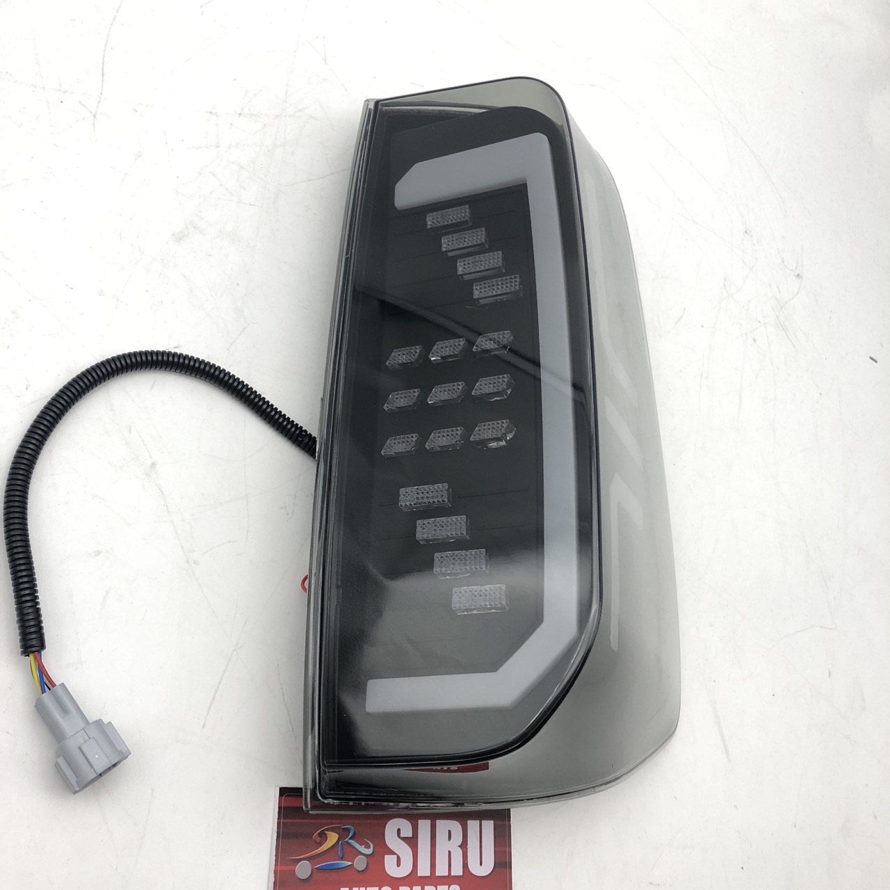ភ្លើង LED កែប្រែរថយន្ត ភ្លើងខាងក្រោយ សញ្ញាបង្ហាញសញ្ញា ចង្កៀងហ្វ្រាំង ភ្លើងបញ្ច្រាស សម្រាប់ Nissan Navara 2015-2016