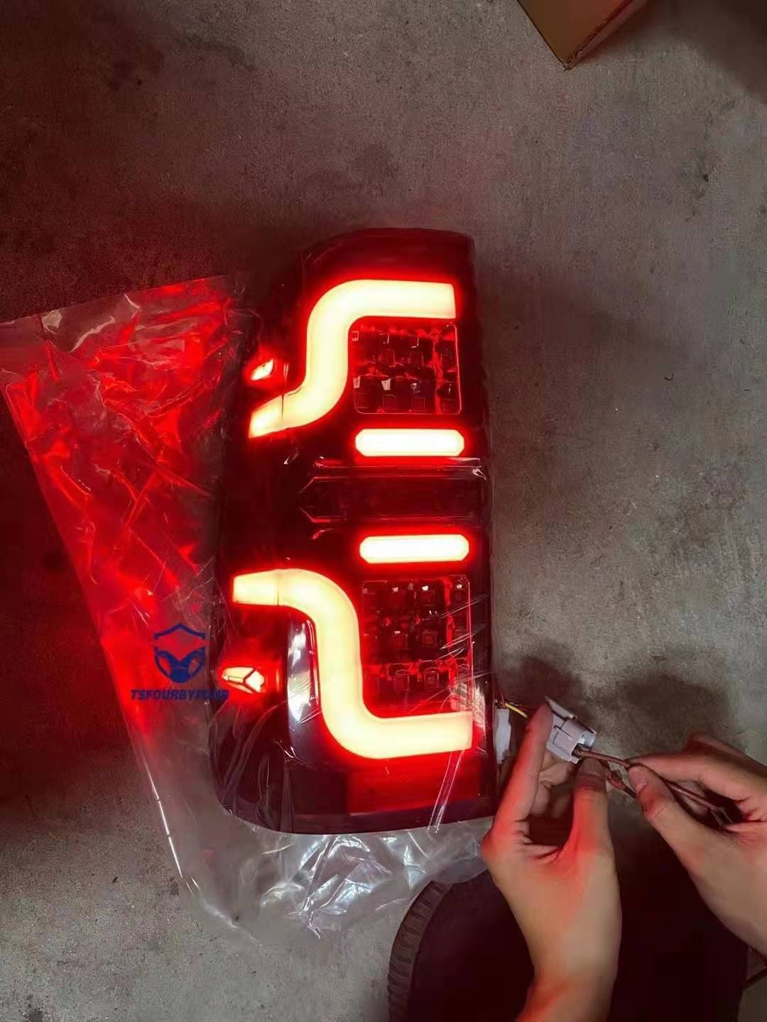 Toyota Hilux Vigo / Vigo Champ 12-15 / Lampu Belakang Full LED dengan Desain Light Bar 