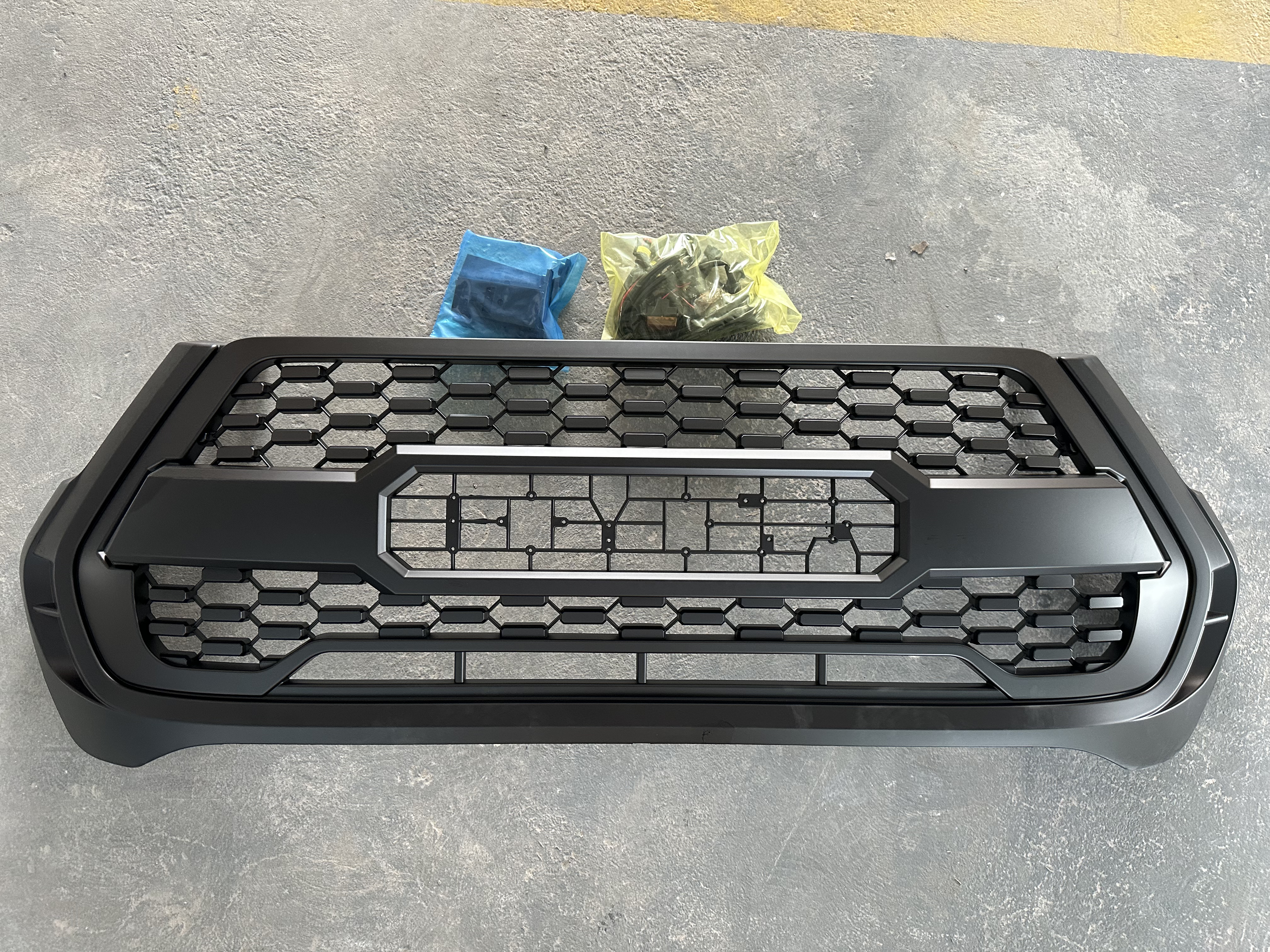 Grille Modifikasi Toyota Revo 2020 Grosir