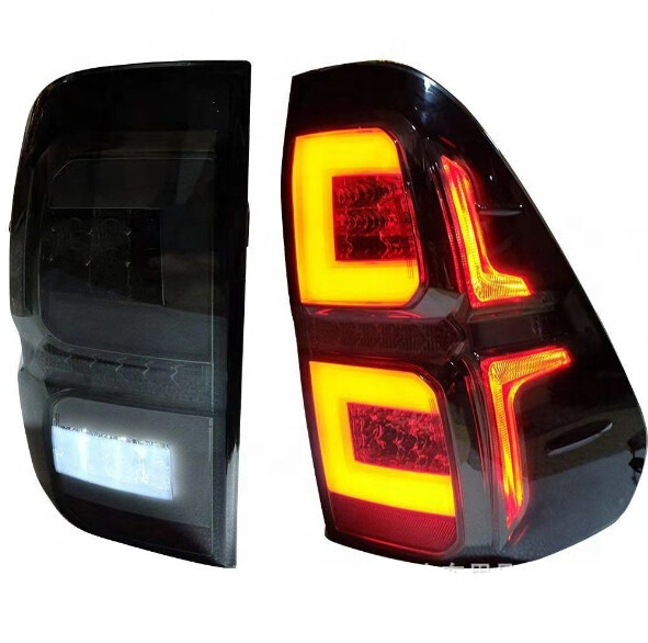 Модифіковані задні ліхтарі для Toyota Hilux Revo 2016