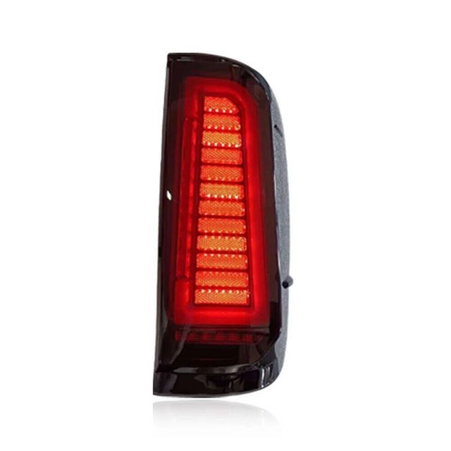 Fanali posteriori fum&eacute; sequenziali Toyota Hilux N70 Vigo 2012-2015