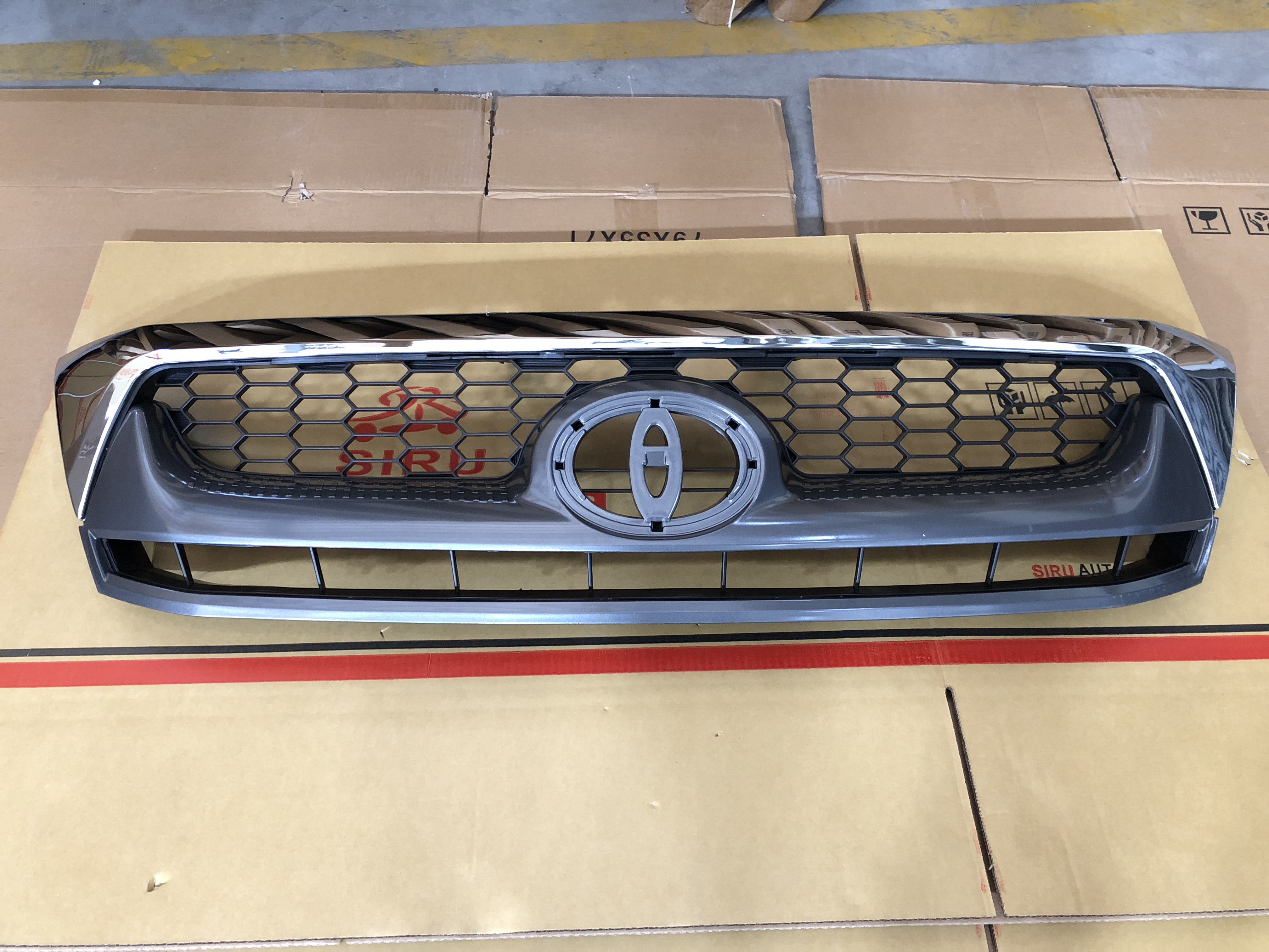กระจังหน้า OEM Toyota Hilux Vigo 2008 โครเมียมครึ่งตัว
