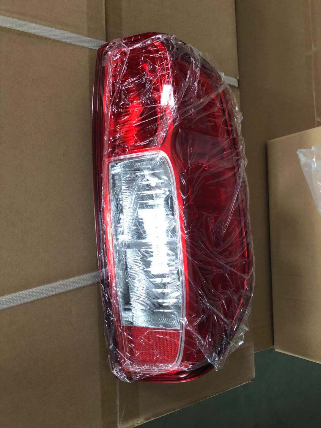 Pasangkan lampu belakang untuk Nissan Navara D40 Pickup 2005-2014 Frontier