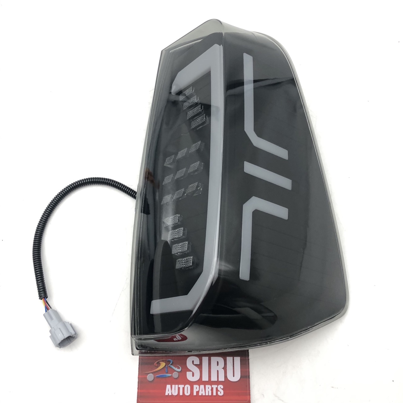 รถ LED ดัดแปลงไฟท้ายด้านหลังเลี้ยวสัญญาณไฟแสดงสถานะเบรคย้อนกลับสำหรับ Nissan Navara 2015-2016