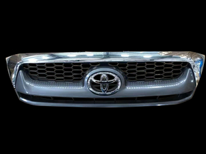 Toyota Hilux Vigo 2008 OEM Kratka w połowie chromowana