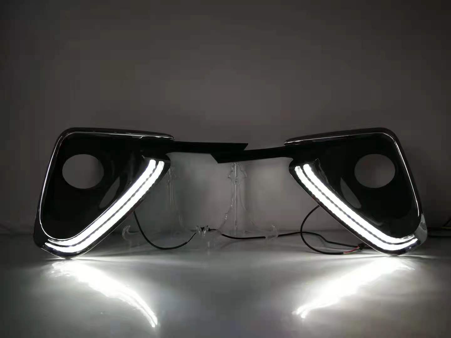 2015 Toyota Fortuner gbanwetụrụ DRL nwere eriri ọkụ Dual LED